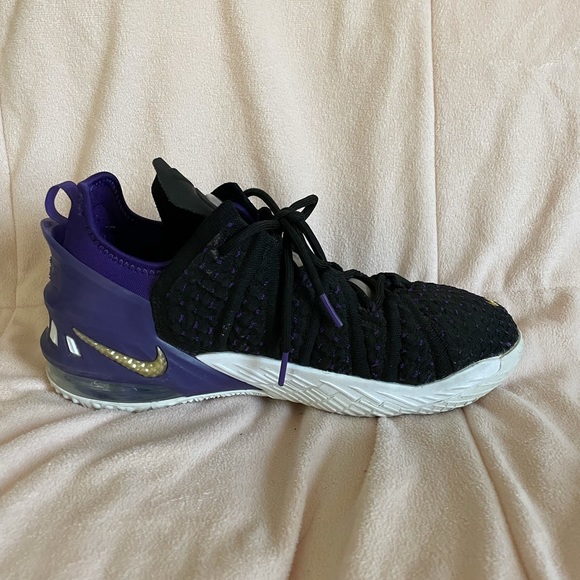 Lebron James Nike Shoes - Picture 2 of 6